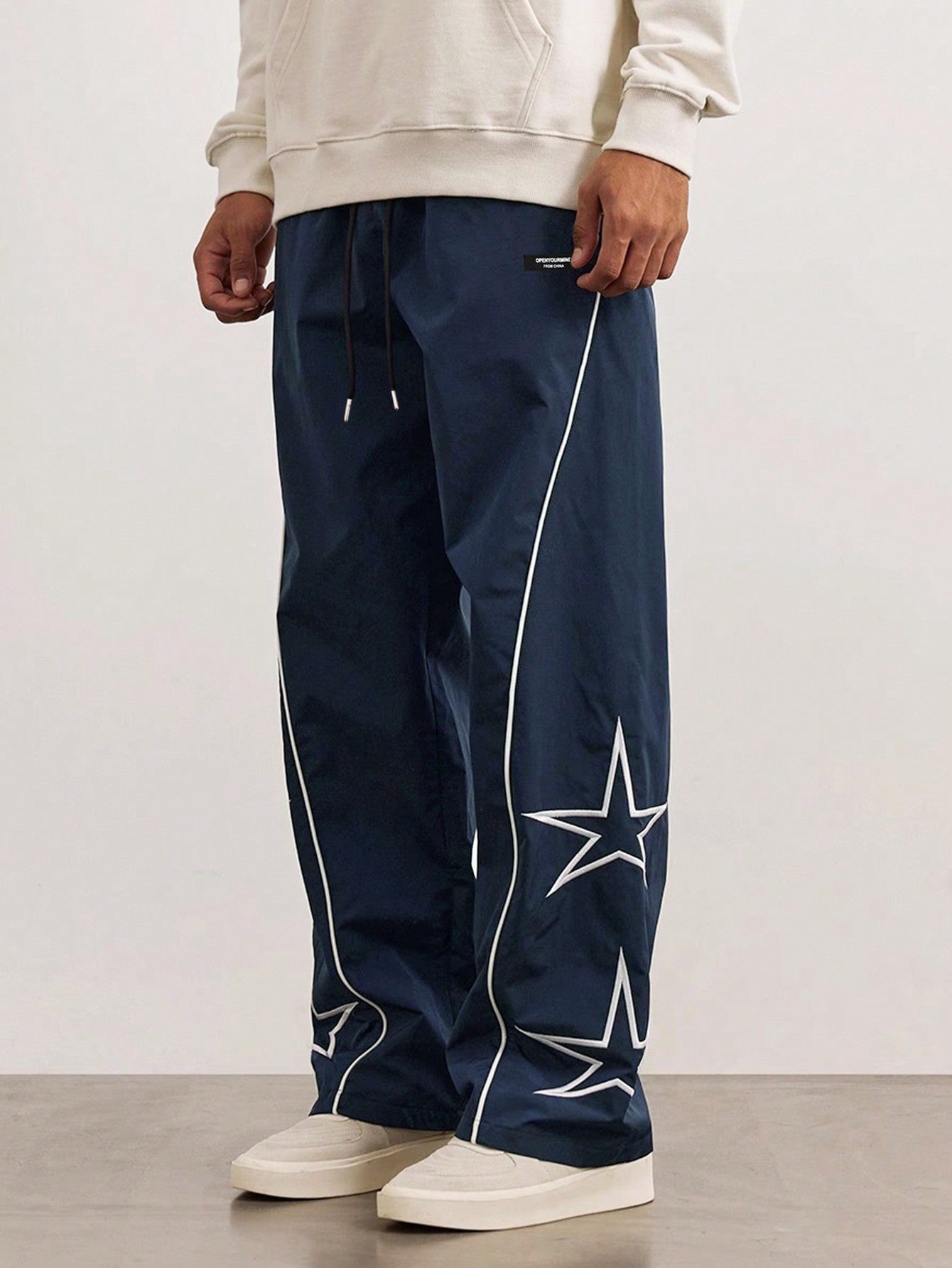 Men Loose Embroidery Star Pattern Contrast Piping Pants