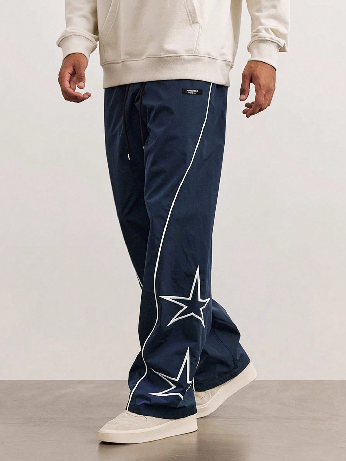 Men Loose Embroidery Star Pattern Contrast Piping Pants